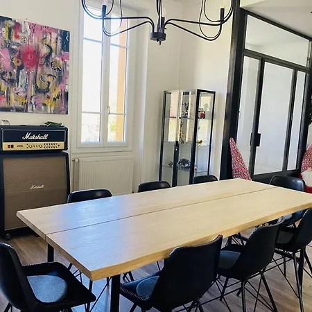 La Madeleine Nyaraló