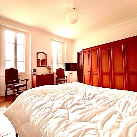 La Madeleine Nyaraló